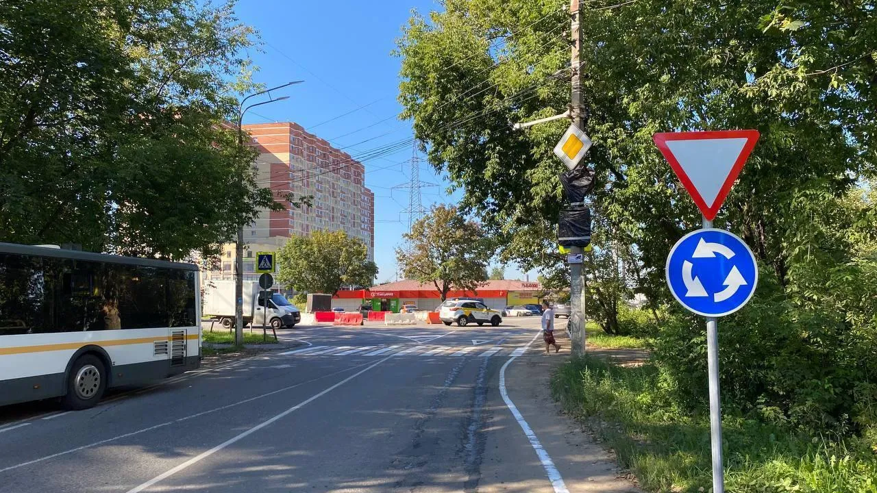 В Щелкове организовали временное круговое движение на одном из центральных перекрестков