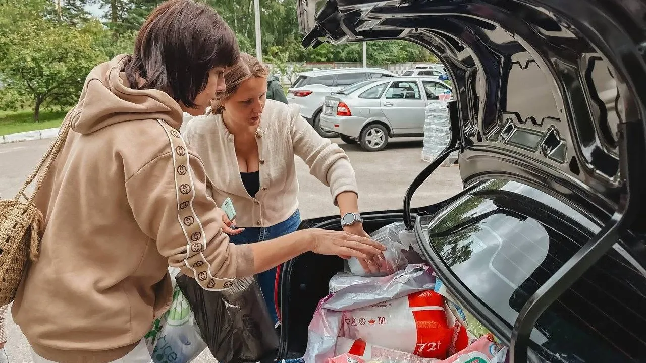 «ЕР» в Подмосковье передает гумпомощь в ПВРы для жителей Курской области