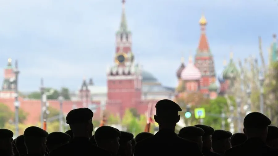 Москвичам напомнили о перекрытиях с 16:30 вторника из-за репетиции парада