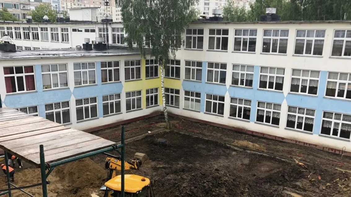 Учебную пристройку к школе в Химках введут в эксплуатацию в августе