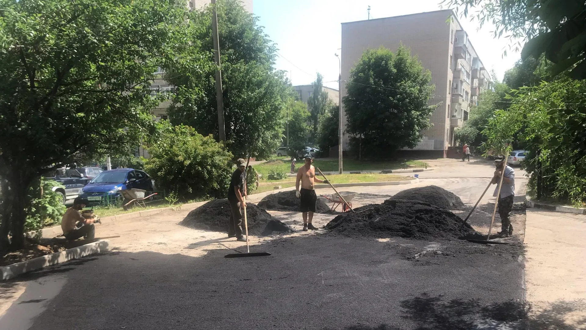 Асфальт начали менять в одном из дворов на Советской улице в Подольске