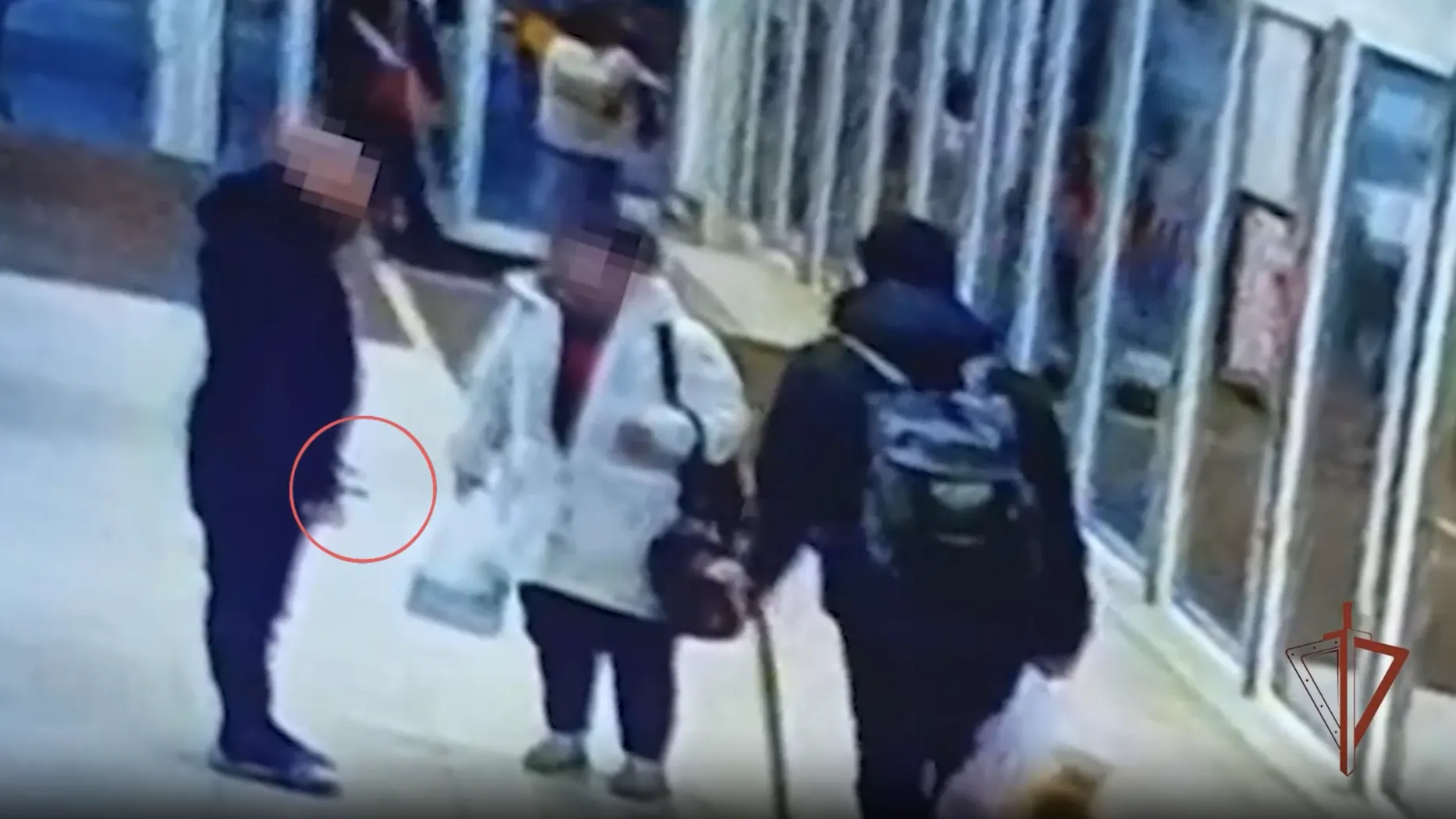 Росгвардейцы задержали мужчину с ножом в торговом центре Ногинска