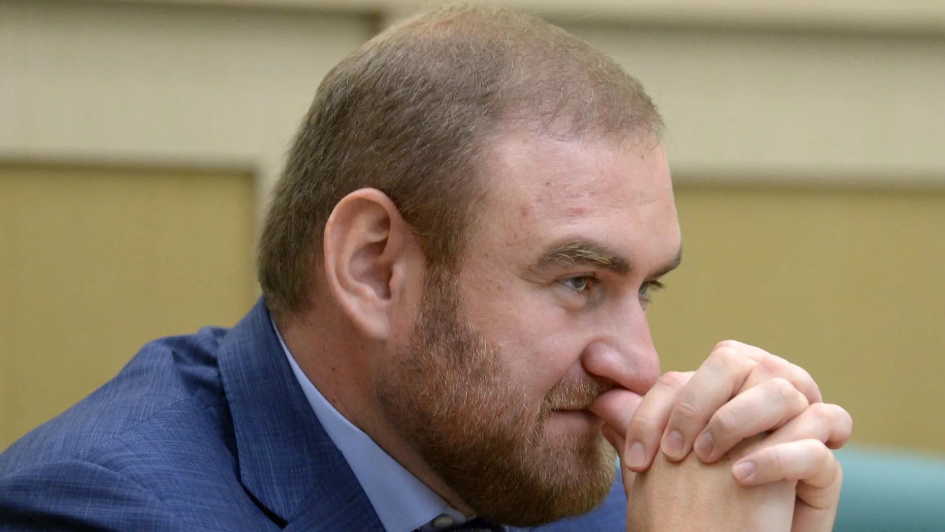 Сенатора от Карачаево‑Черкесии Арашукова задержали в Совфеде