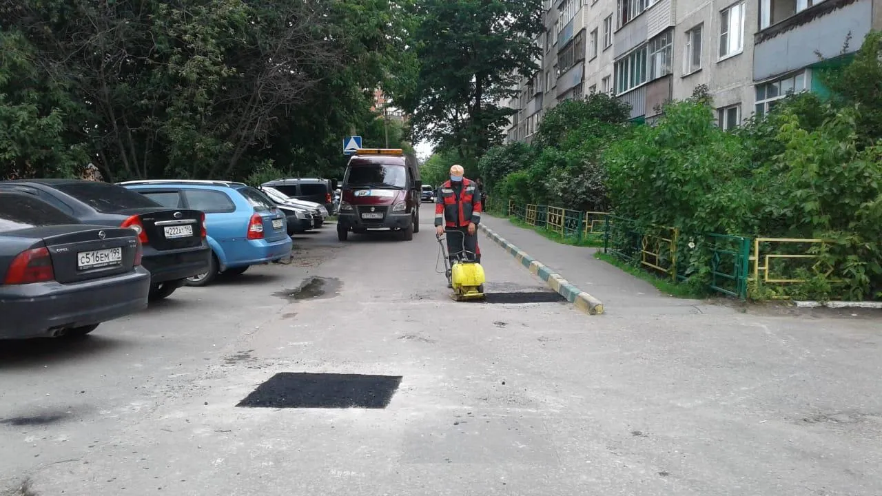 Свыше 370 выявленных ям заделали во дворах Люберец