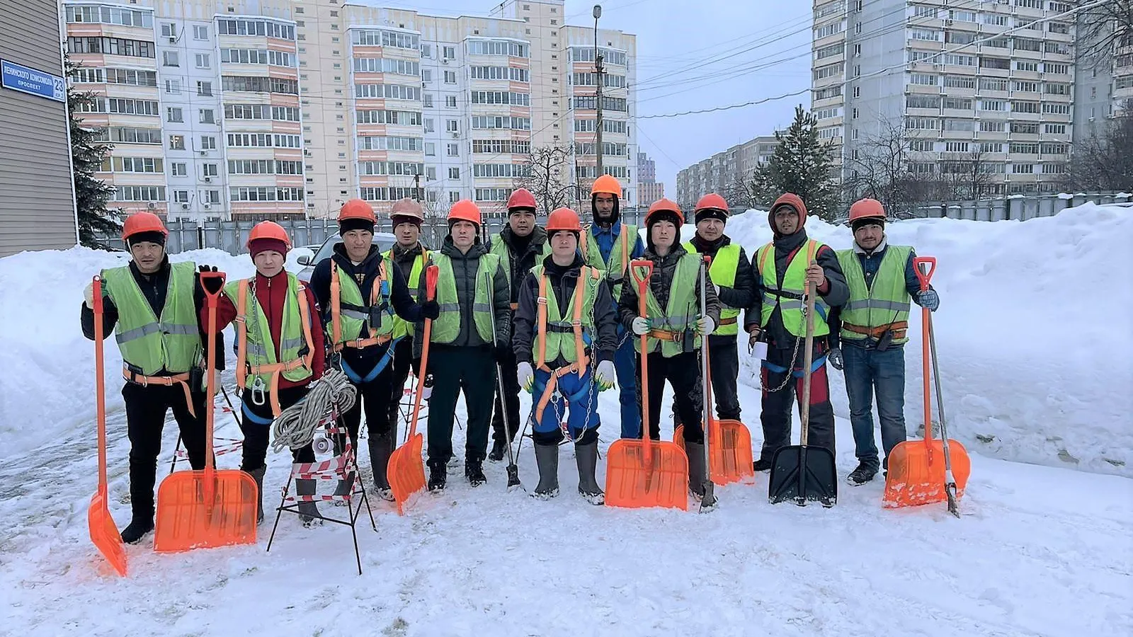 В Подмосковье напомнили коммунальщикам о правилах очистки крыш от снега