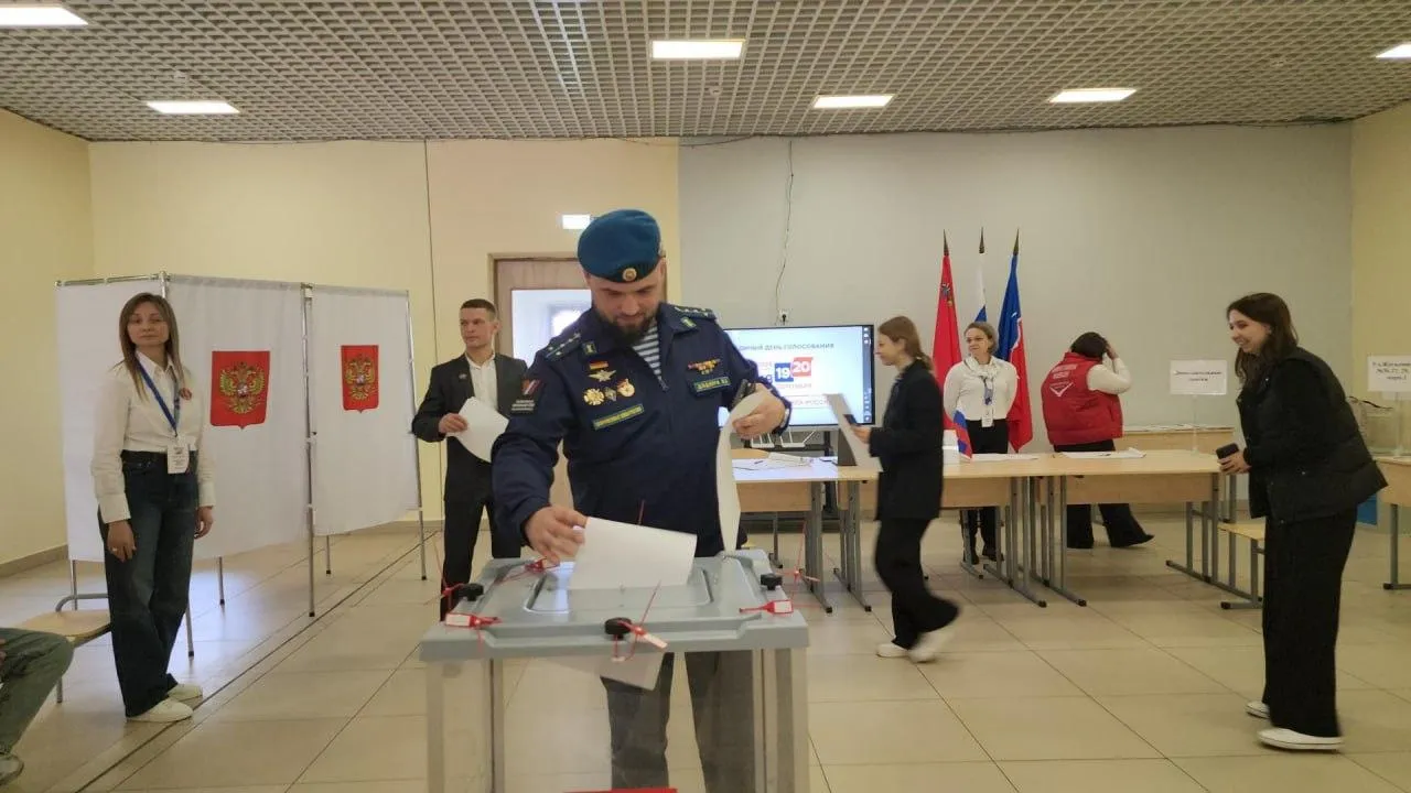 В Щелкове проголосовал руководитель городской Ассоциации ветеранов СВО Дядюра