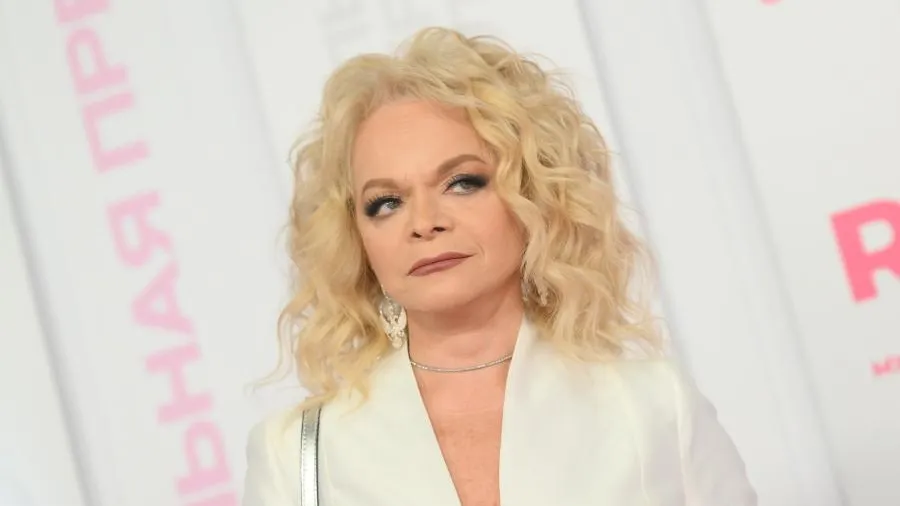 «Демоны ее раздели»: директор Долиной раскрыл подробности скандальной истории