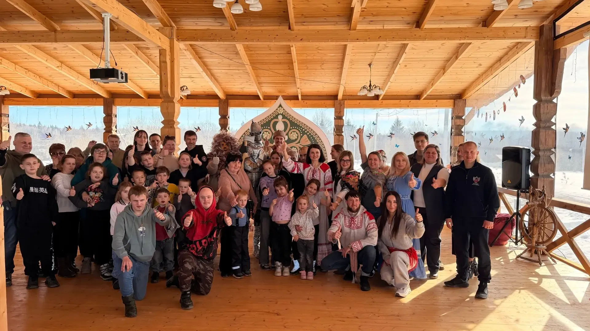 В «Резиденции Матрешки» прошла «Полянка Радости» с росписью и хороводами