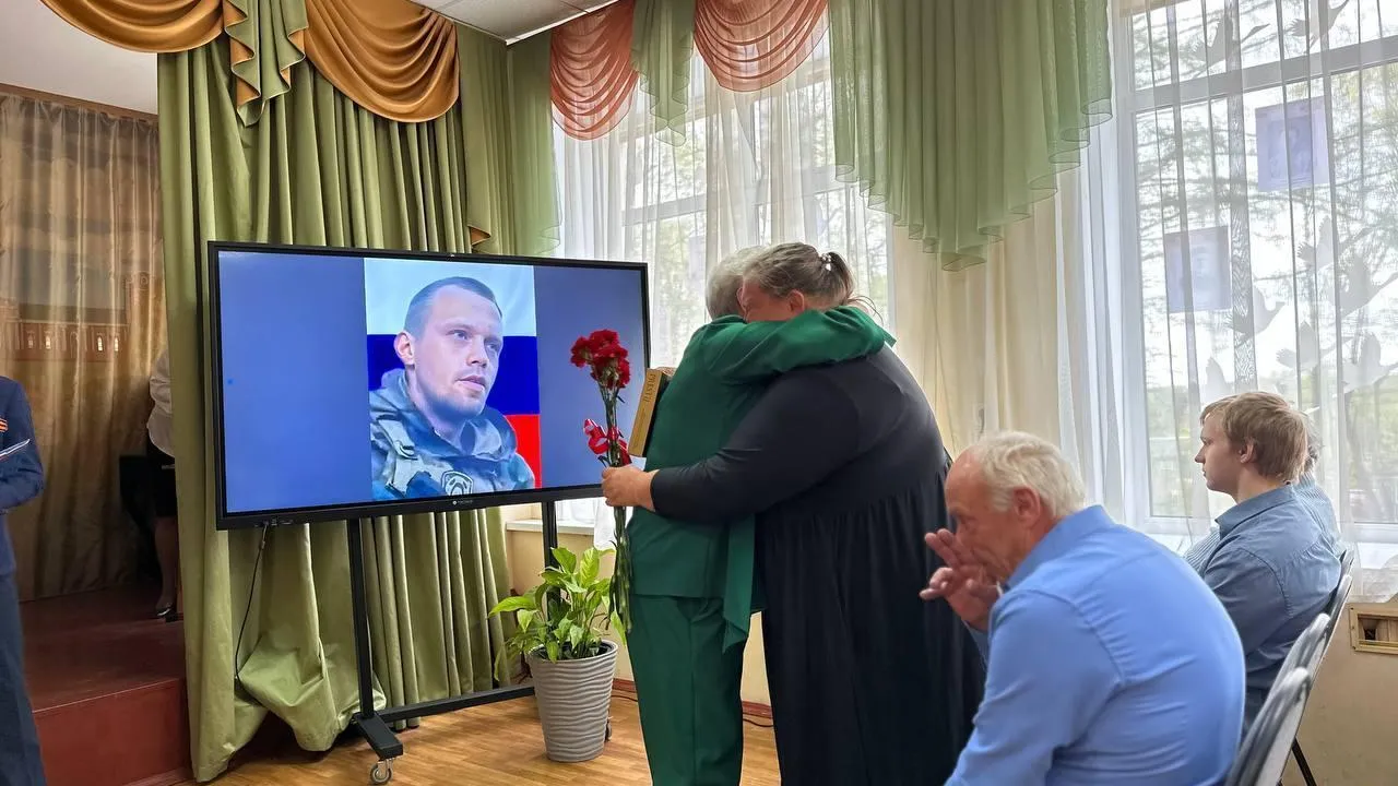 В округе Пушкинский открыли «Парту Героя»
