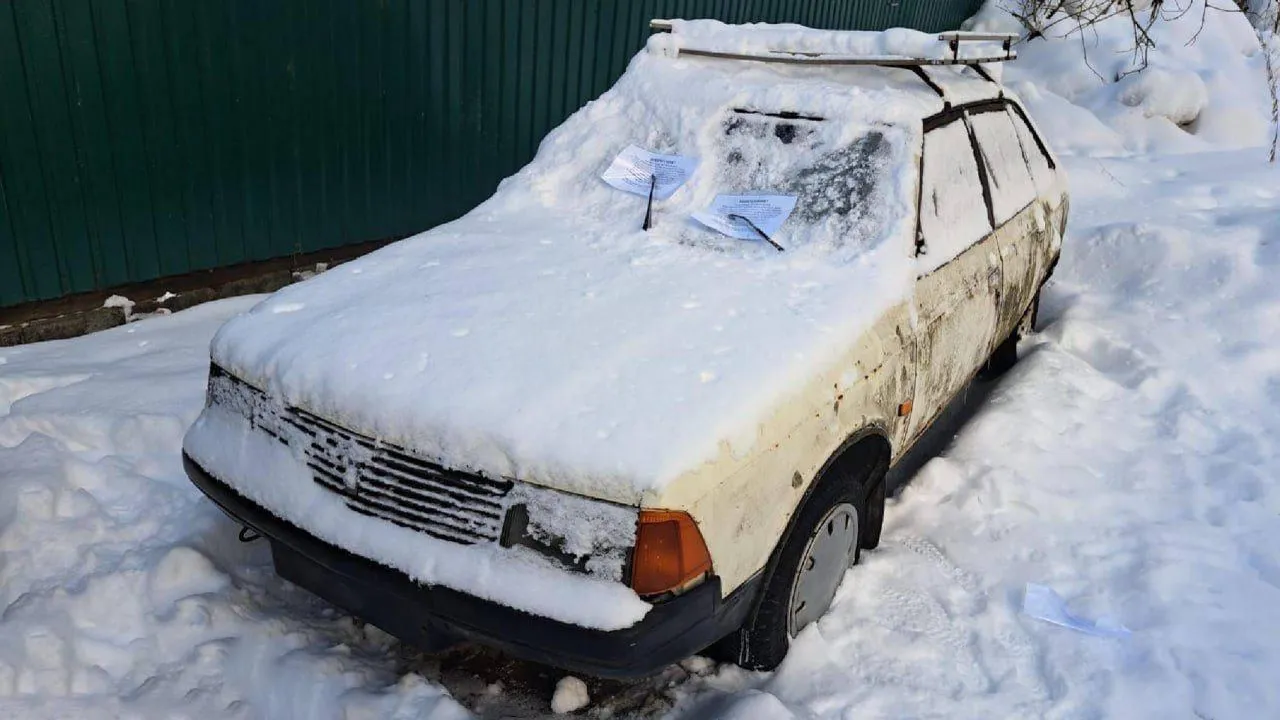 Жителей Подмосковья призвали не оставлять бесхозные автомобили во дворах