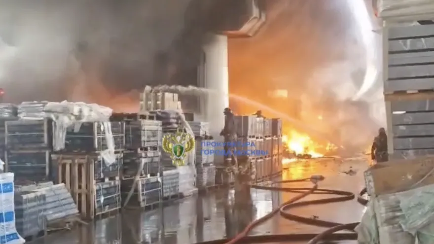 Перекрытая эстакада СВХ в Москве прогнулась из-за пожара