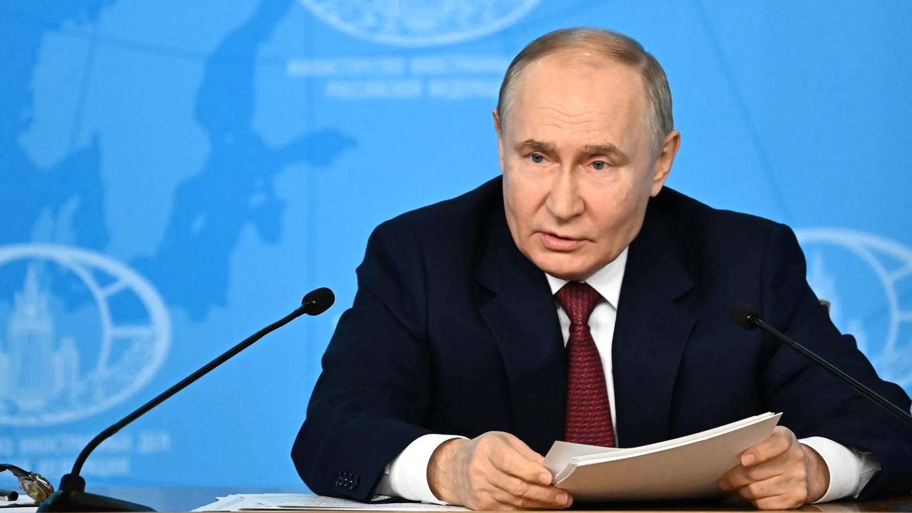 Путин назвал домыслами то, что Россия планирует напасть на Европу