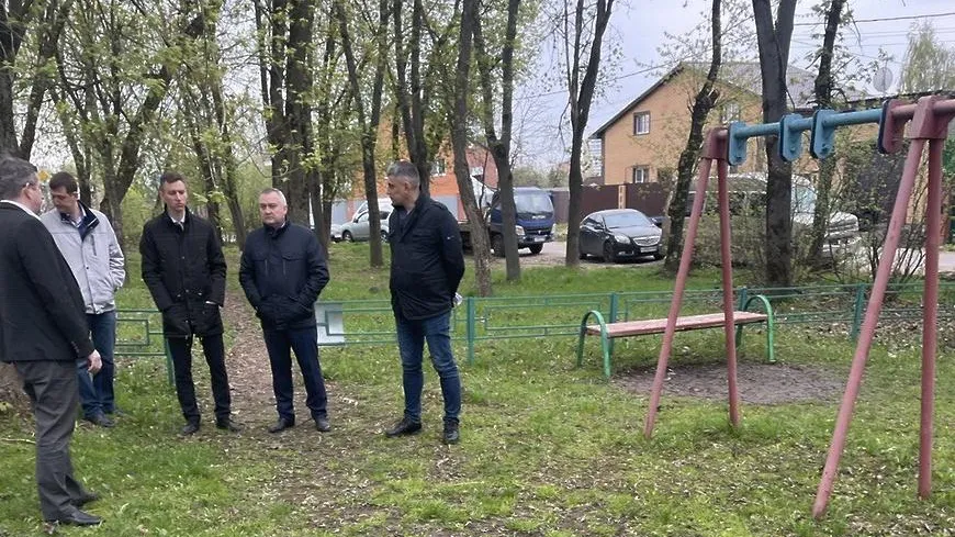 Парк в микрорайоне Красная Горка Подольска очистят от поросли и сухостоя