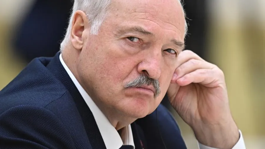 Лукашенко обвинил политиков в использовании школьников на протестах во Франции