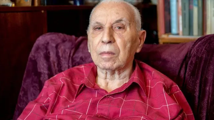 Глава Подольска вручил ветерану ВОВ памятный нагрудный знак «80 лет битвы за Москву»