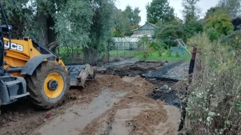 В деревне Балашихи устраняют последствия крупной аварии на канализационной станции