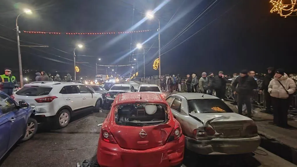 Полиция выясняет обстоятельства крупной аварии в Брянской области
