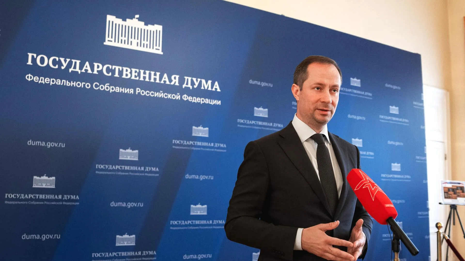 Депутат Госдумы поздравил учителей Люберец с профессиональным праздником