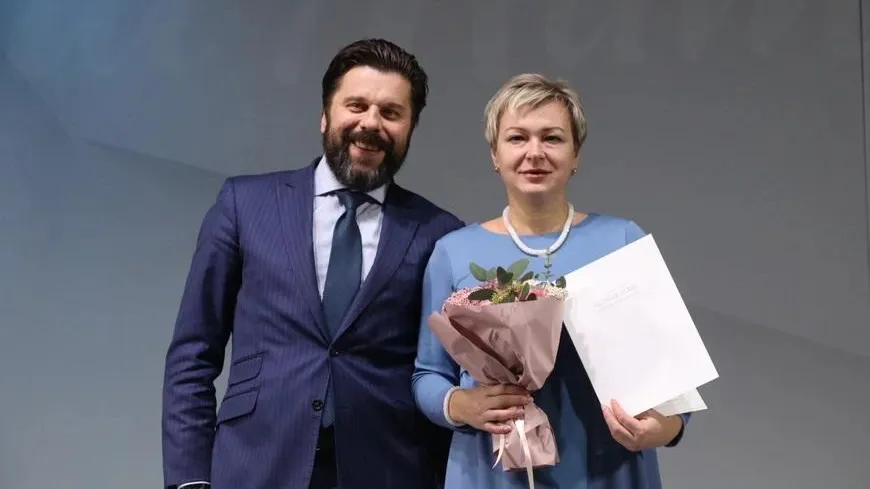 Жительниц Домодедова поздравили с наступающим Днем матери