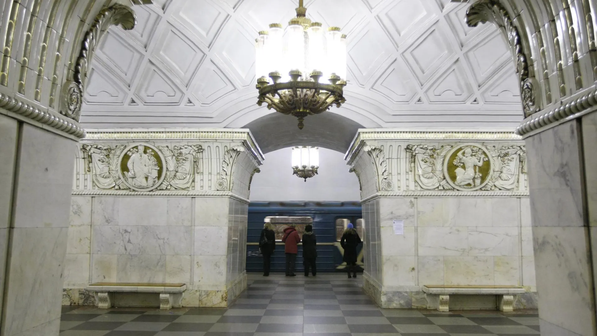 Интервалы между поездами Кольцевой линии метро Москвы сократят на 10–15%