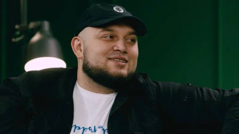 Кадр из шоу "Контакты" в ВК видео
