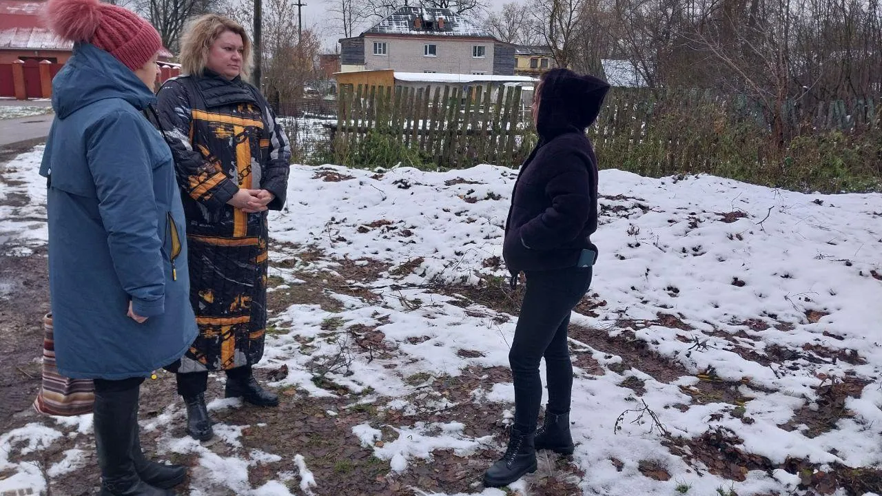 В подмосковном поселке Мишеронский организуют автопарковку около детского сада