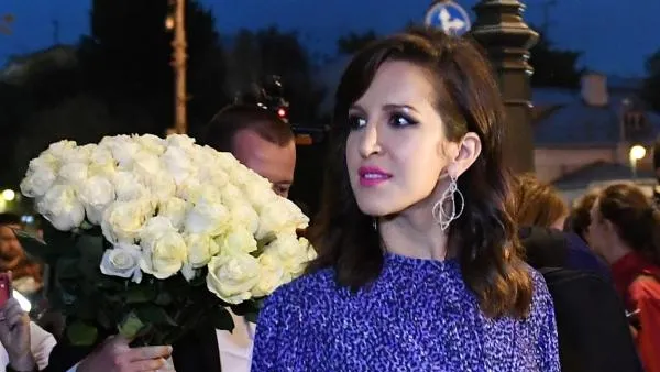 Бывшую жену Шнурова могут не выпустить из РФ, если она решит вернуться из США