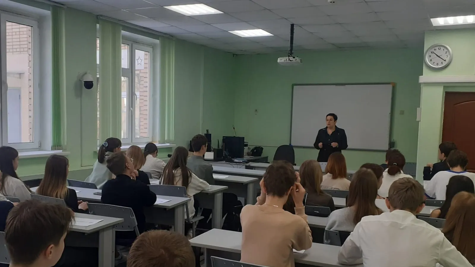 Учащимся Щелкова на уроке финграмотности рассказали, как защититься от кибермошенников