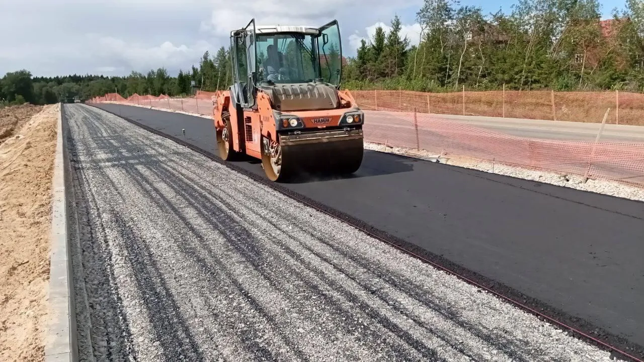 В Лобне за год проложили новые тротуары и народные тропы, обновили освещение