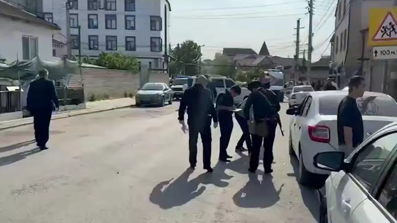Найдена машина ДПС, угнанная напавшими на полицейских в Махачкале