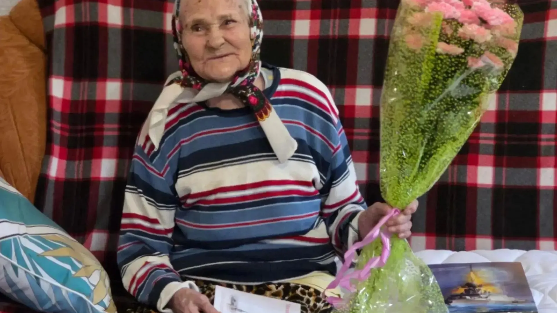 В Наро-Фоминском округе 25 сентября поздравили жительницу с 98-летием