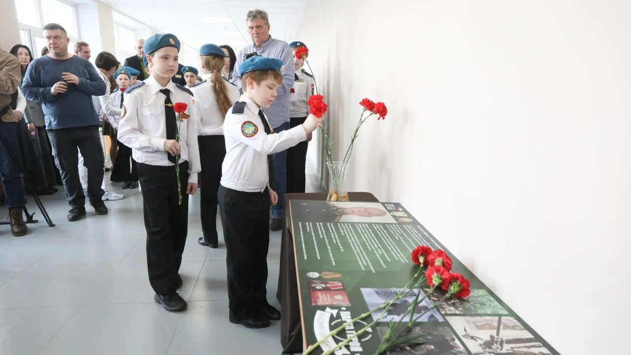 Парту Героя в честь участника СВО Кирилла Литягина открыли в школе №12 Балашихи
