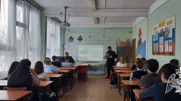 Росгвардейцы провели урок мужества в школе Подольска в преддверии Дня защитника Отечества