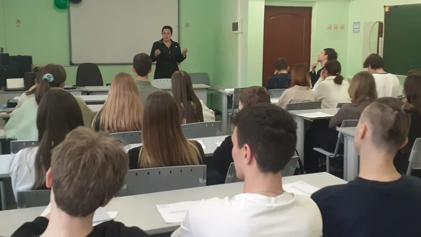 Учащимся Щелкова на уроке финграмотности рассказали, как защититься от кибермошенников