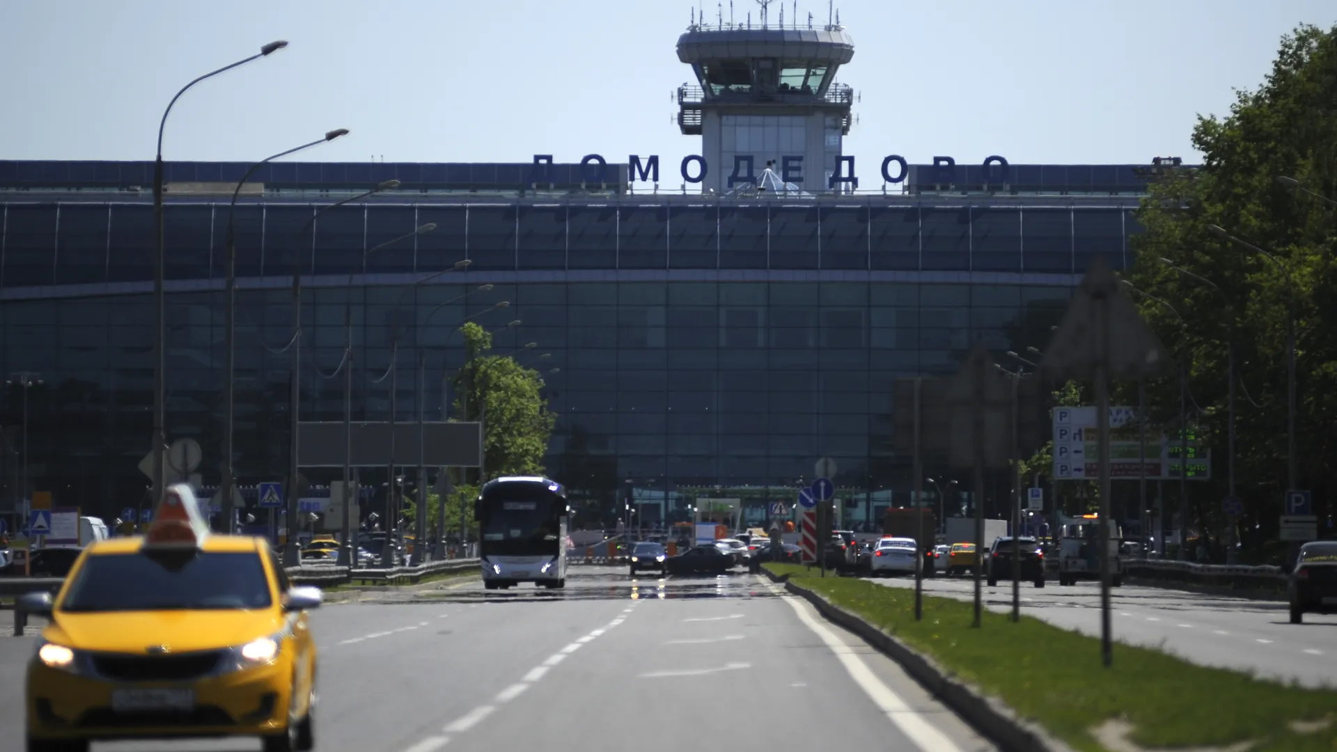 Мособлдума ввела штрафы за навязчивое предложение такси в аэропортах
