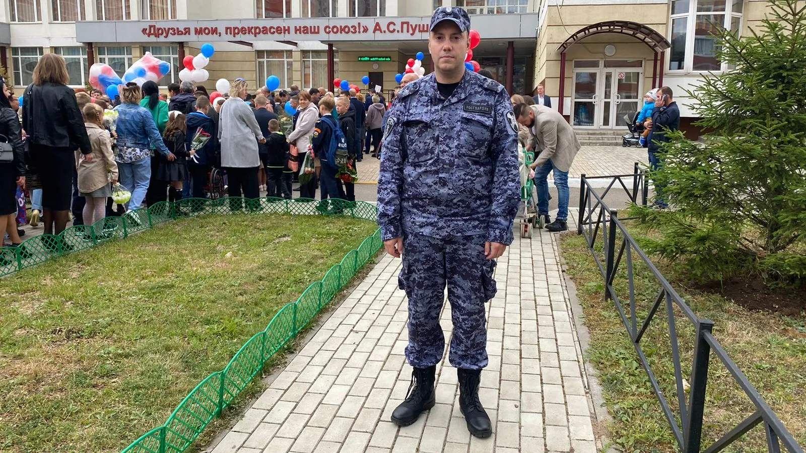 Росгвардейцы обеспечили безопасность на школьных линейках в Щелкове