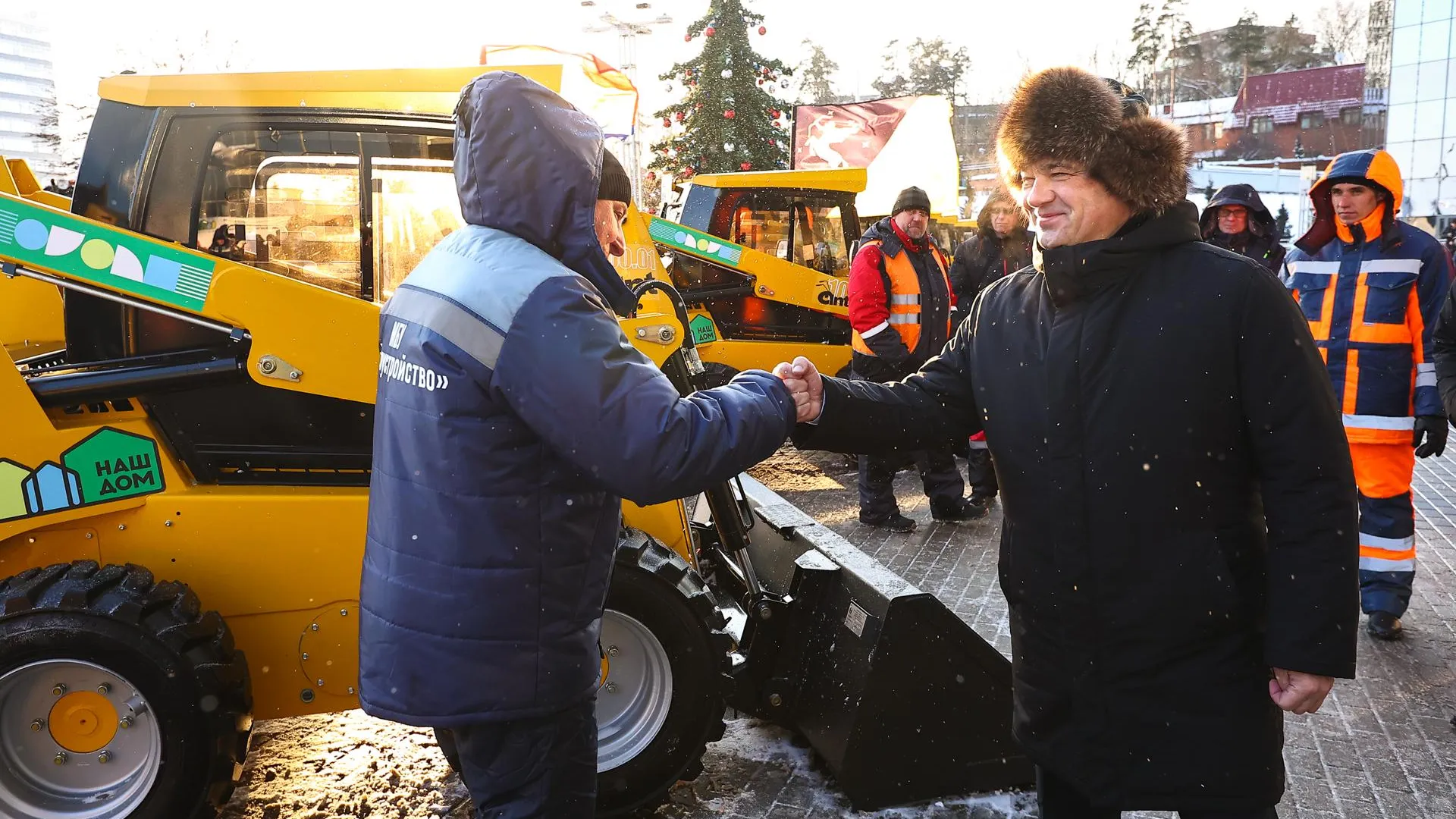 Новую коммунальную технику передали в 9 округов Подмосковья