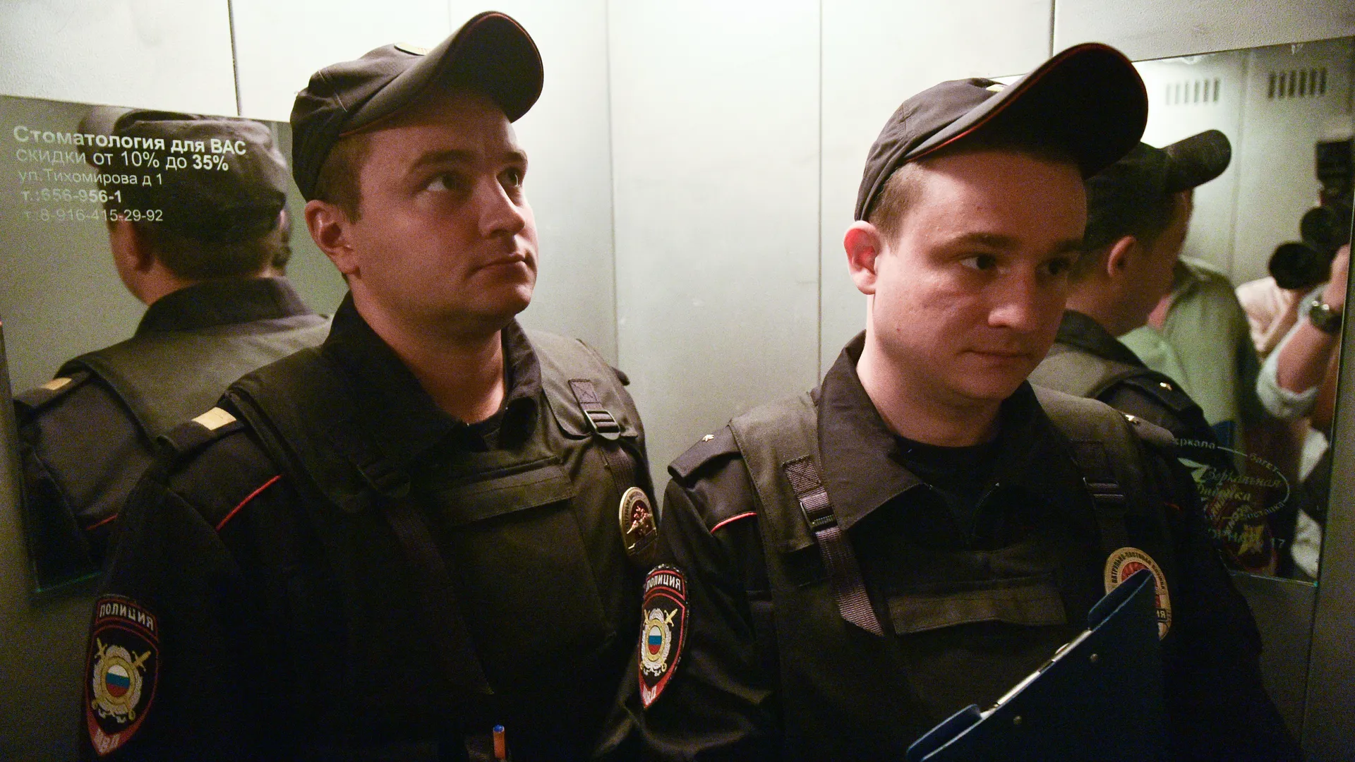 «Повалил на кровать»: мигрант преследует 20-летнюю девушку в Подмосковье