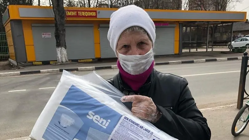 Волонтеры передали средства гигиены двум тяжелобольным пенсионеркам в Подольске