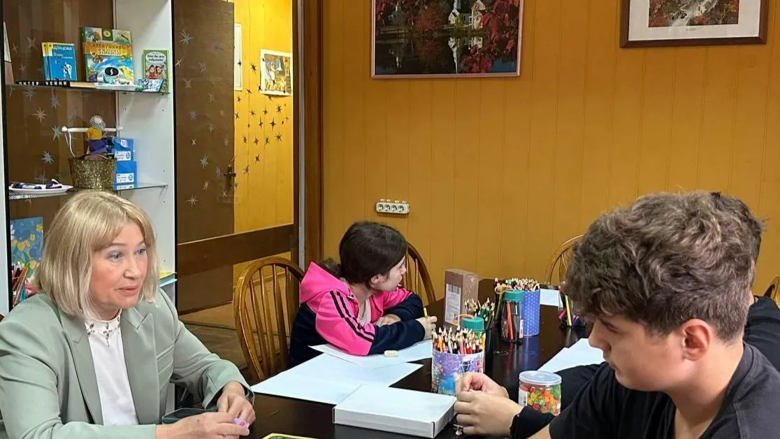 Омбудсмен Подмосковья Фаевская посетила пункт временного размещения «Родник»