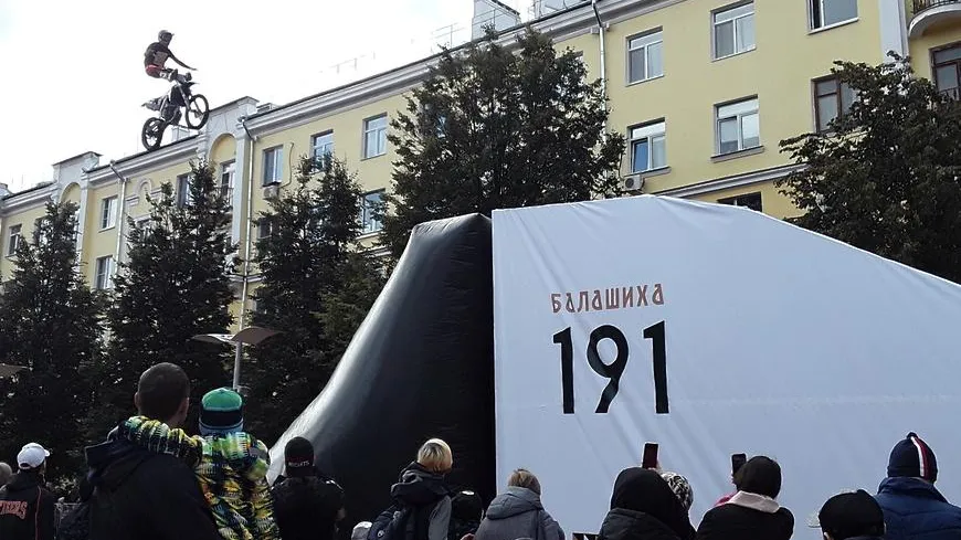 Глава Балашихи посетил шоу по мотофристайлу в День города