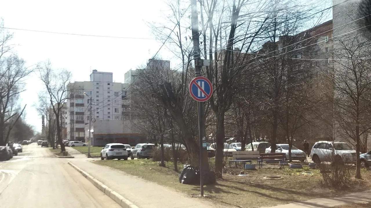 В микрорайоне Климовск Подольска начали устанавливать знаки, регулирующие парковку