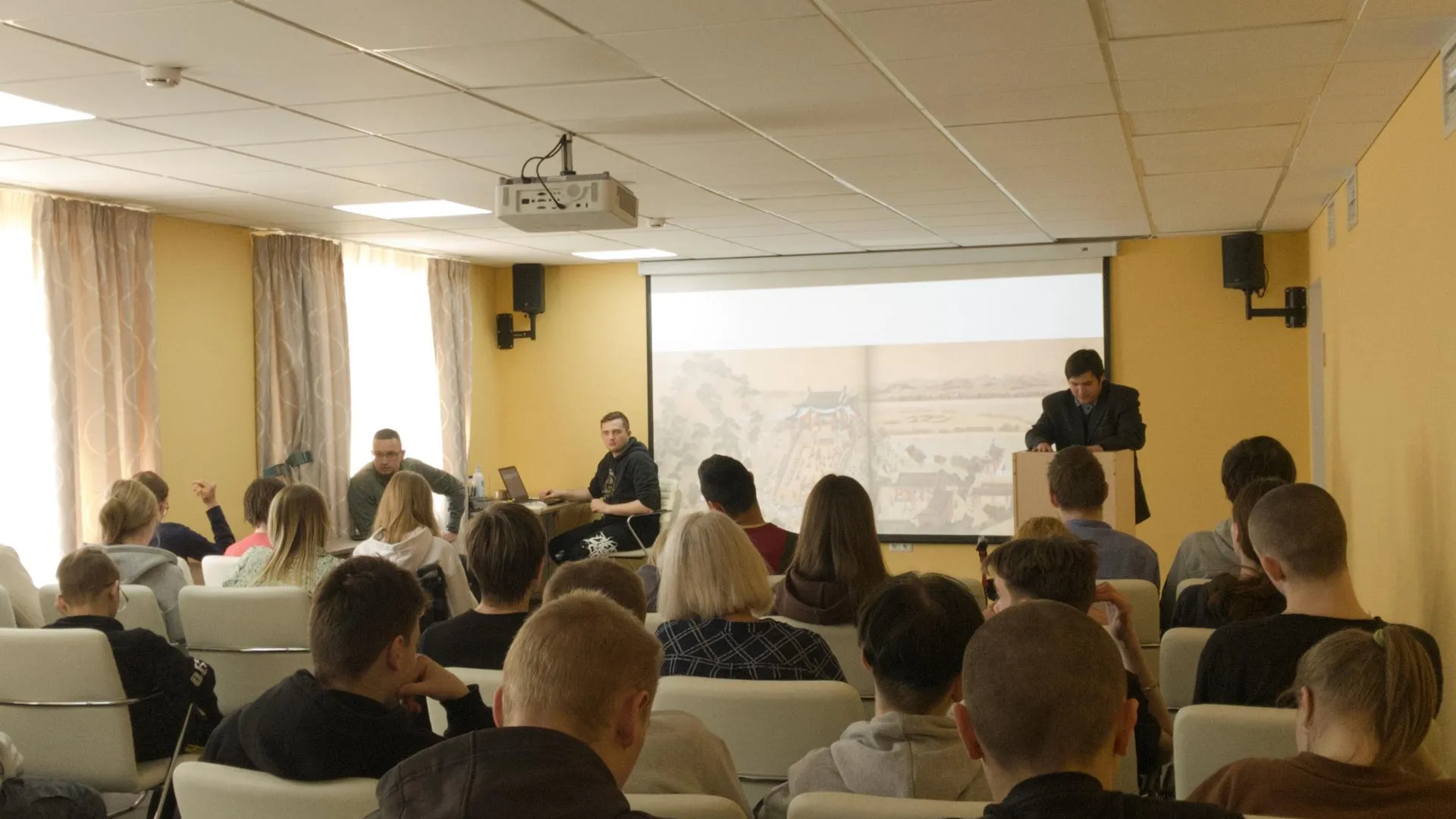 Активисты Сергиева Посада познакомились с историей Северной Кореи