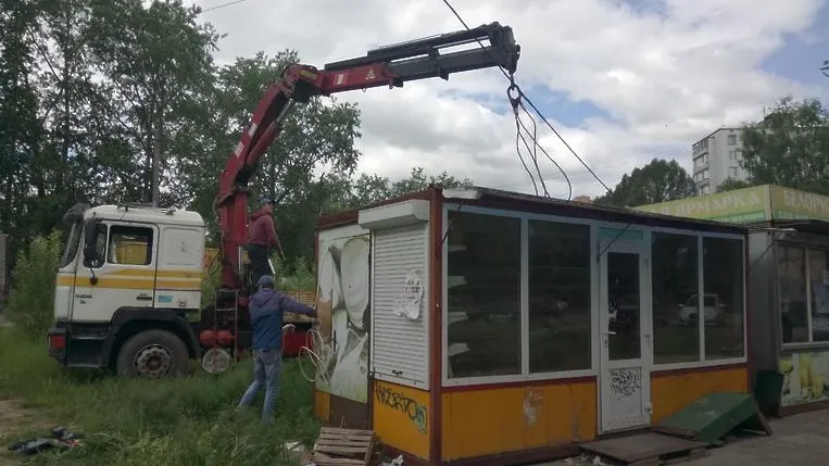 На улице Некрасова в Балашихе снесли незаконную торговую палатку