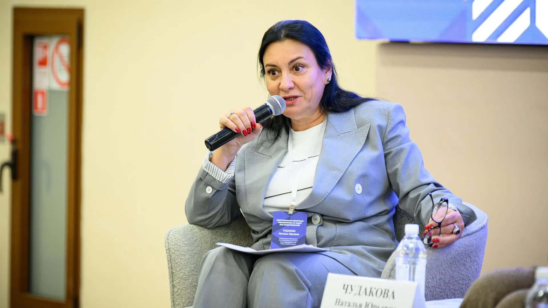 В РФ продлен и расширен эксперимент по упрощенному получению разрешений