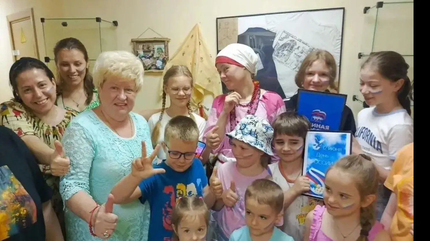 Депутат Смирнова посетила выставку ко Дню России в Химках