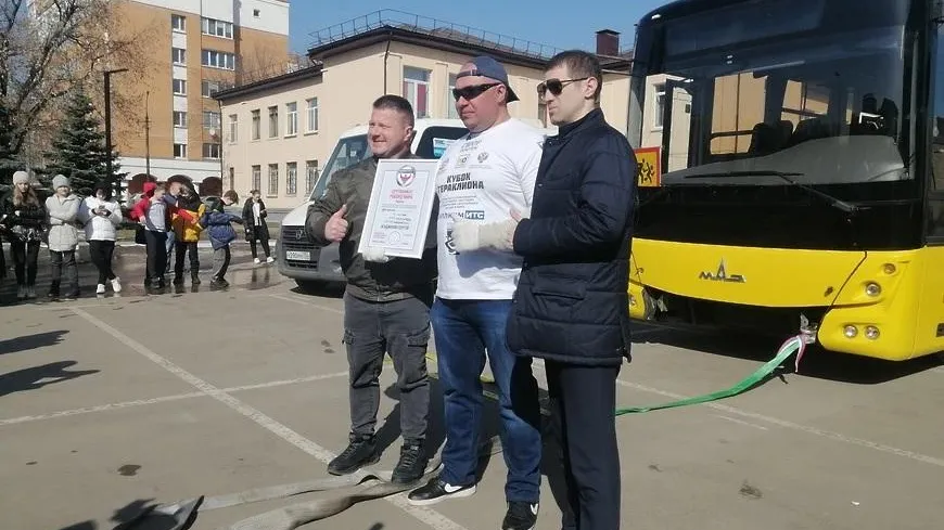 Экстремал из Люберец установил новый рекорд по буксировке техники