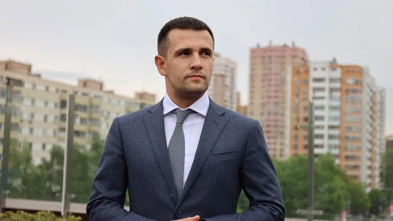 Глава Реутова Станислав Каторов навестил семью мобилизованного жителя округа