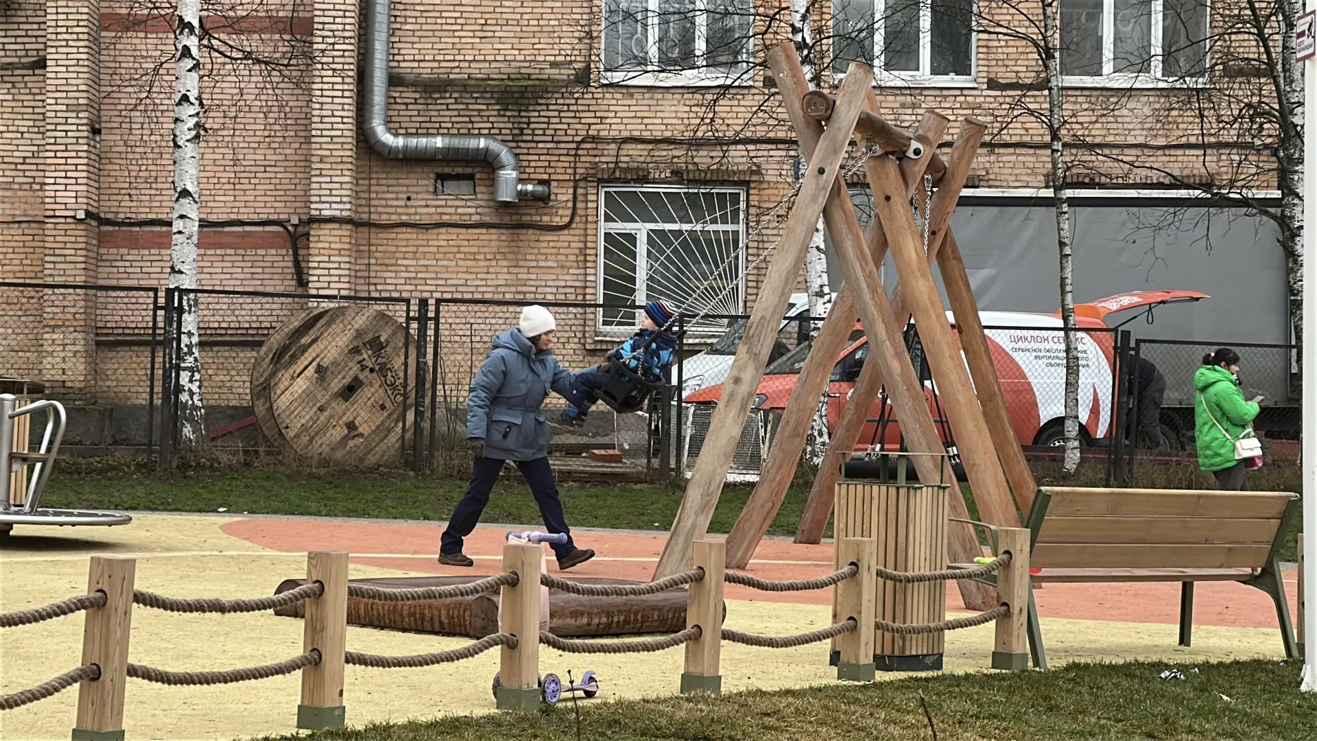 В округе Пушкинский благоустроили Травинскую набережную