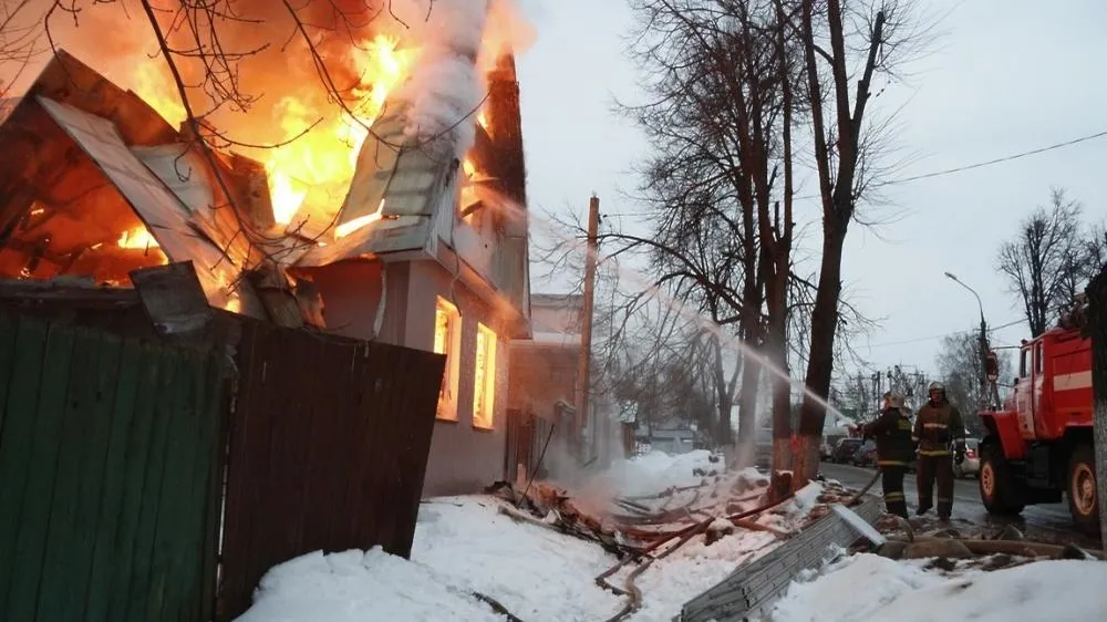 Пожарные ликвидировали возгорание в садовом доме в Богородском округе